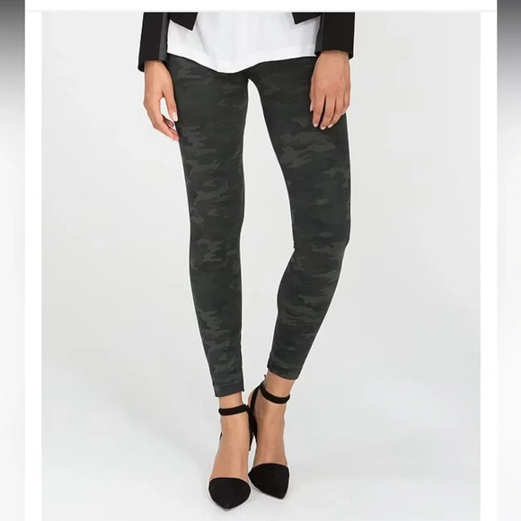 Spanx Look At Me Now High Waisted Stretch Leggings Pants Black Camo Size X-Small - Picture 7 of 11